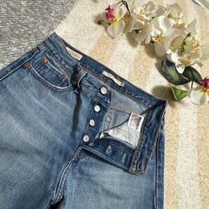 Levi's High Rise Light Blue Jeans